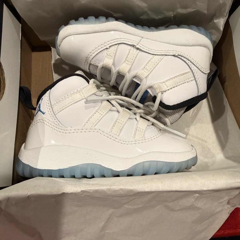 Jordan 11 - Legend Blue